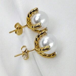 18k gold  pearl stud earrings retro 🤍